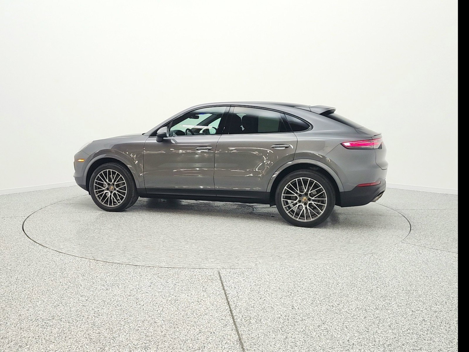 Used 2023 Porsche Cayenne Coupe image 8