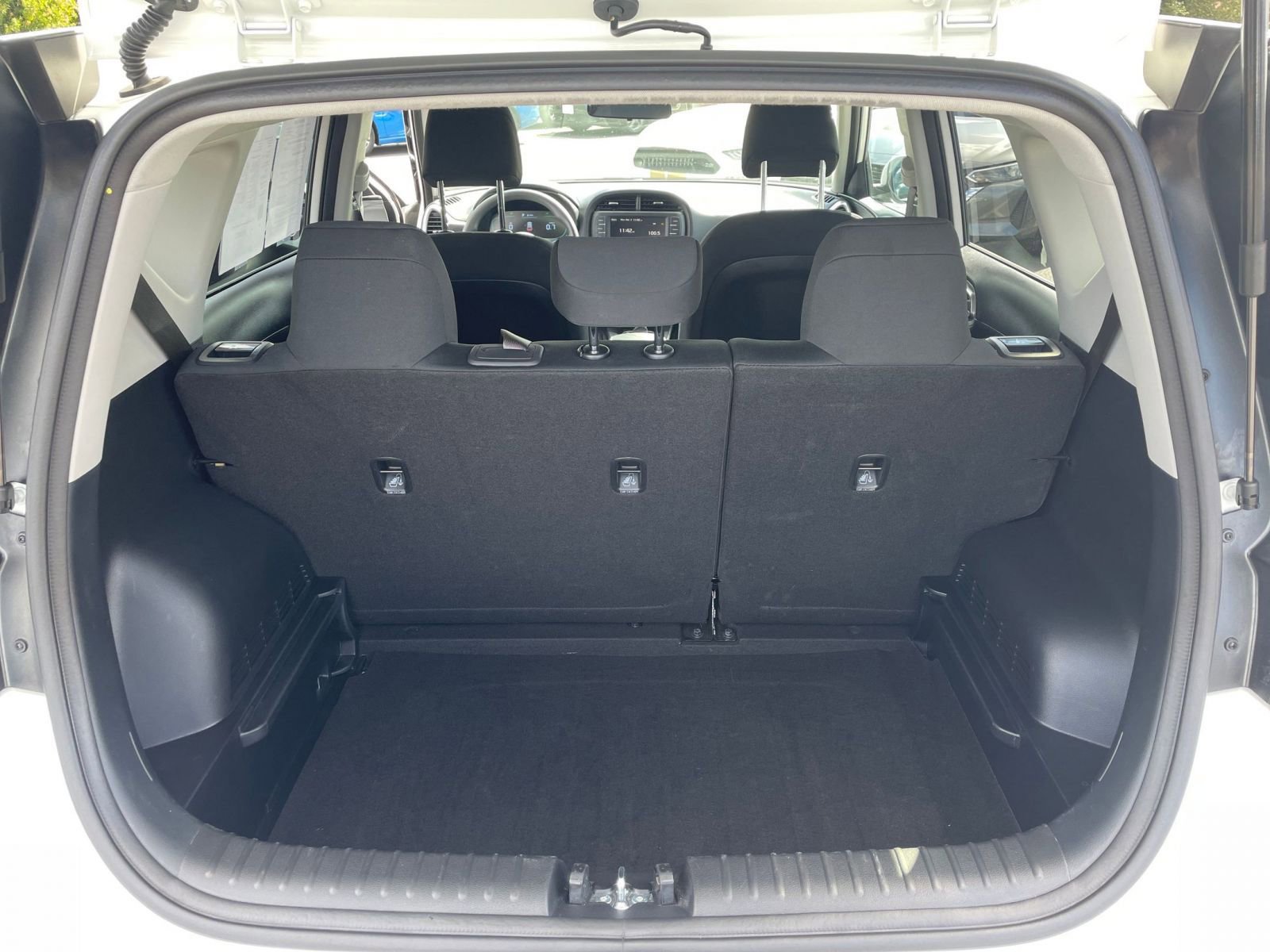 Used 2025 Kia Soul LX w/ LX Technology Package image 29