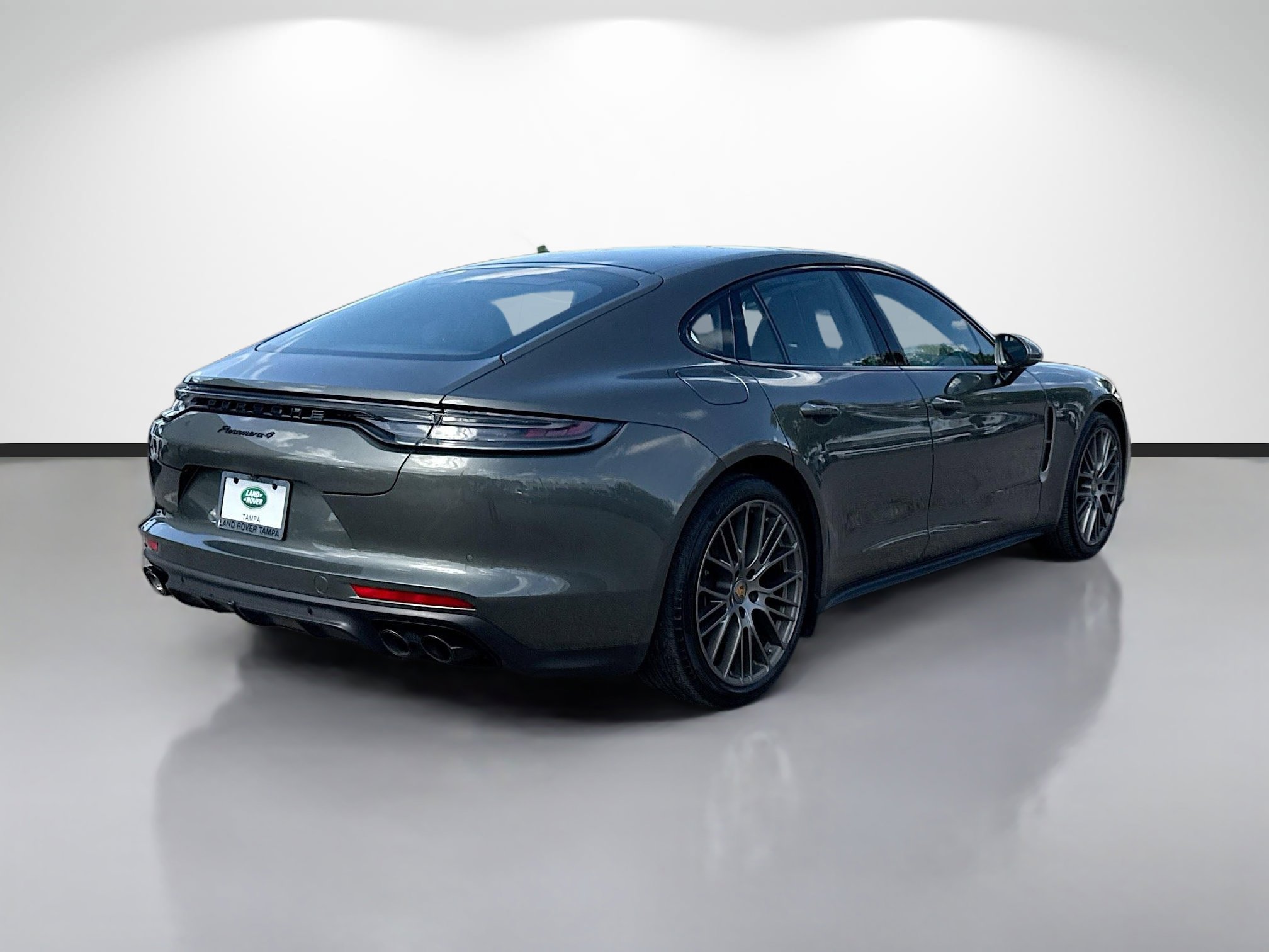 Used 2022 Porsche Panamera 4 Platinum Edition image 5
