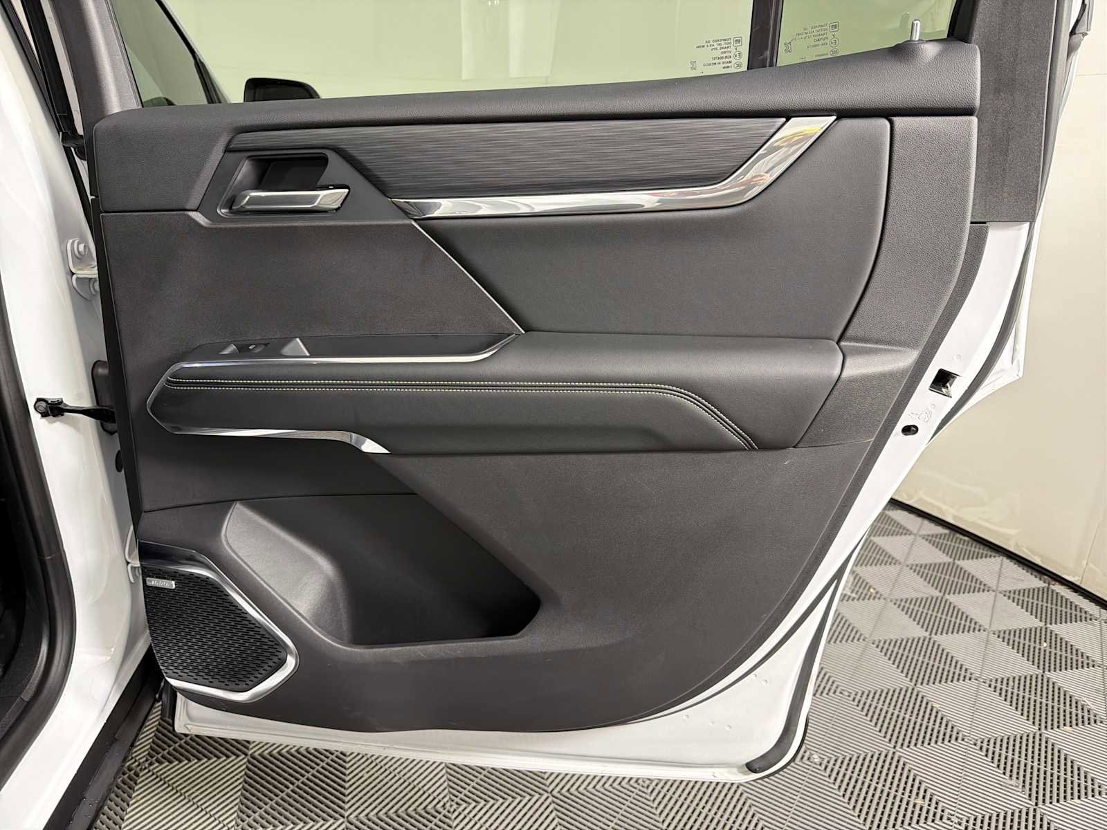 New 2025 GMC Acadia Elevation image 30