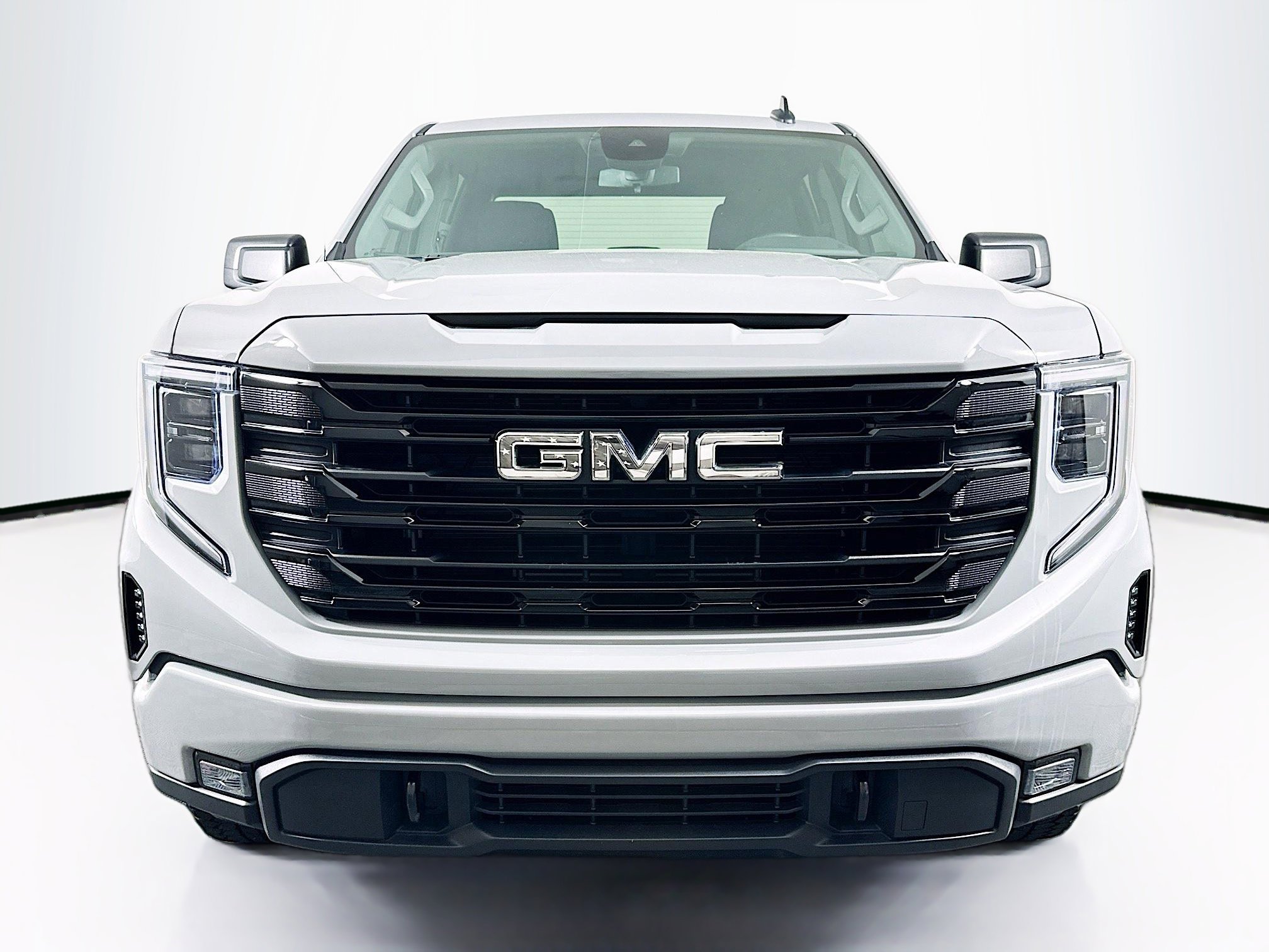 Used 2024 GMC Sierra 1500 Elevation AWD/4WD image 2