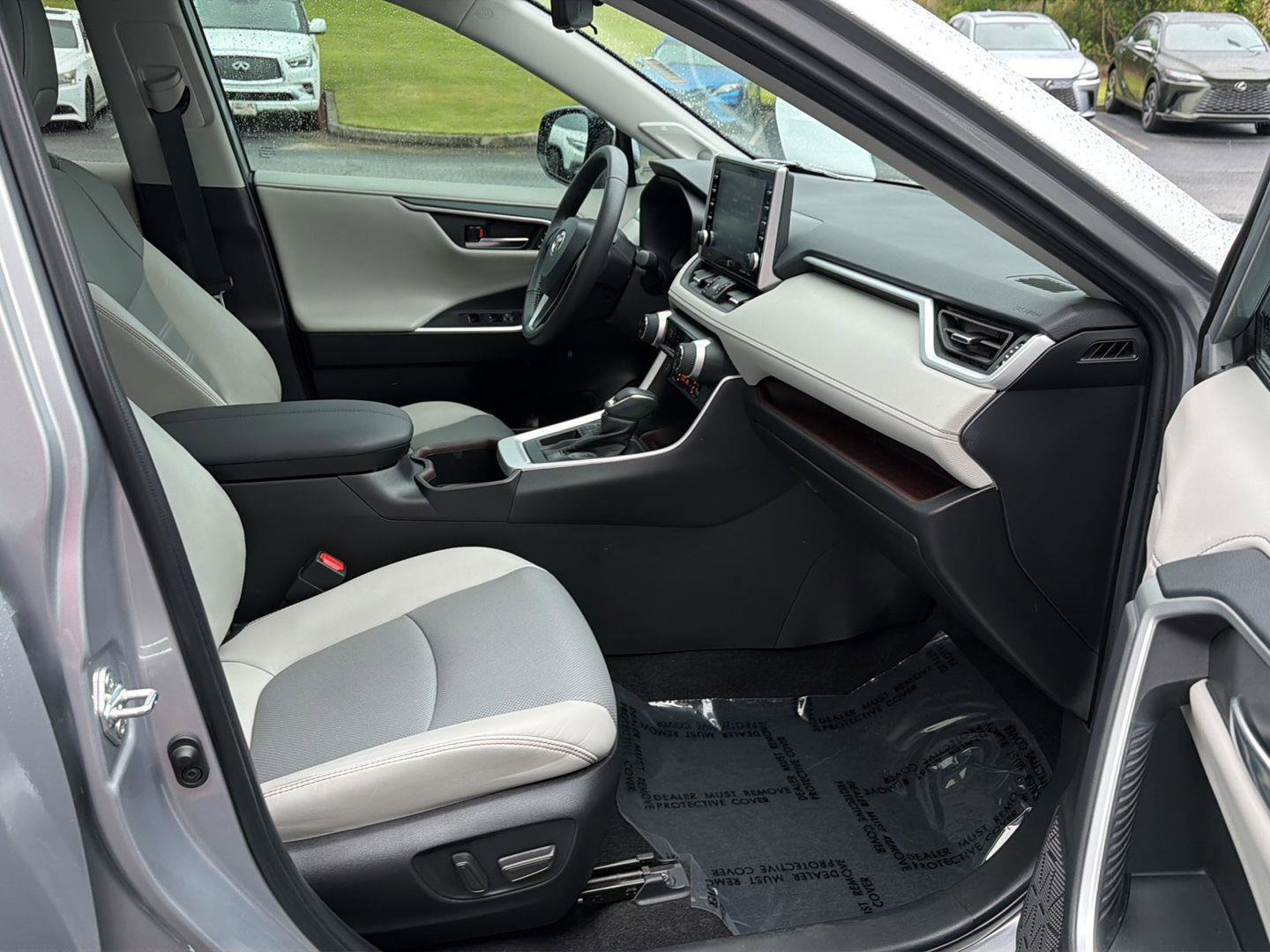 Used 2022 Toyota RAV4 Limited FWD image 14