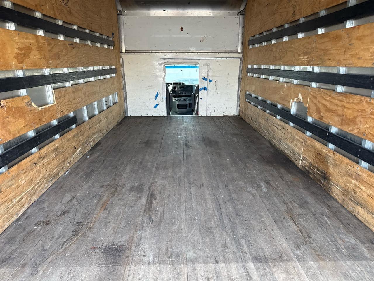 Used 2018 Ford E-350 and Econoline 350 Super Duty RWD image 17