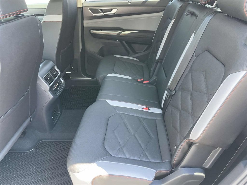 New 2026 Volkswagen Atlas Peak Edition AWD/4WD image 16