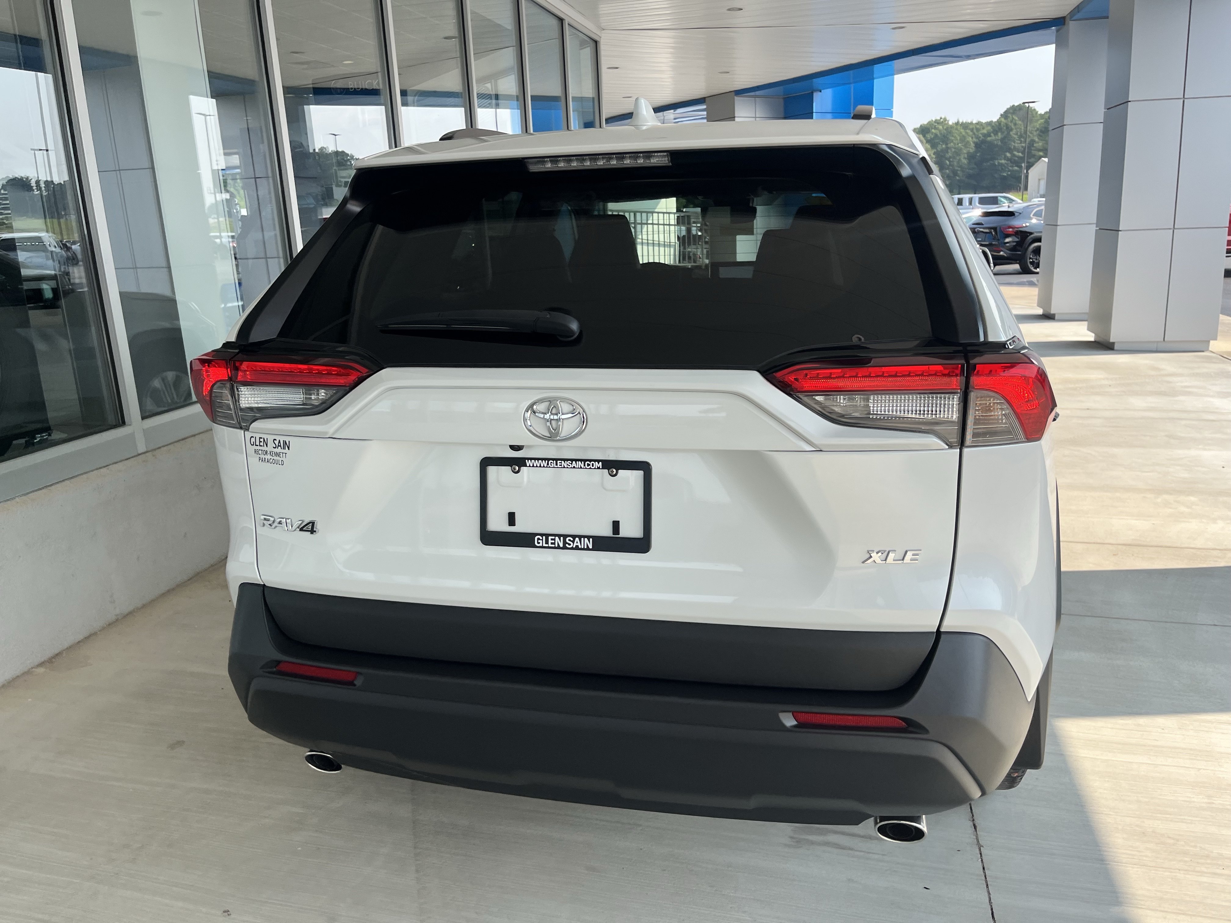 Used 2023 Toyota RAV4 XLE Premium FWD image 10