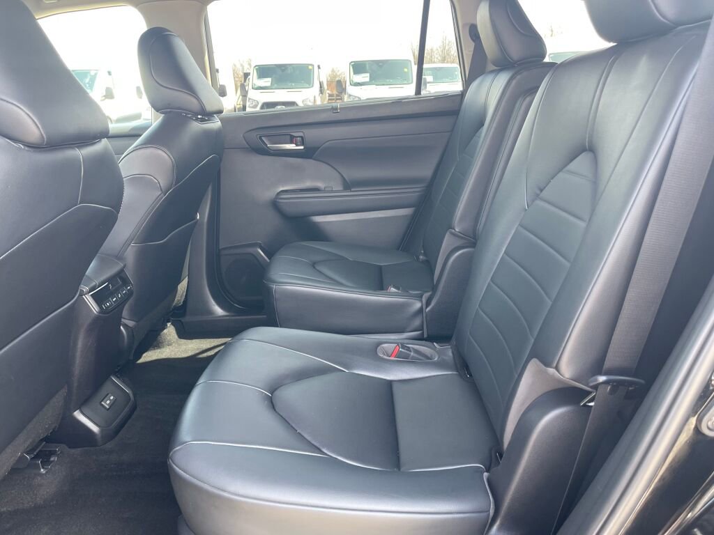 Used 2023 Toyota Highlander XLE image 23