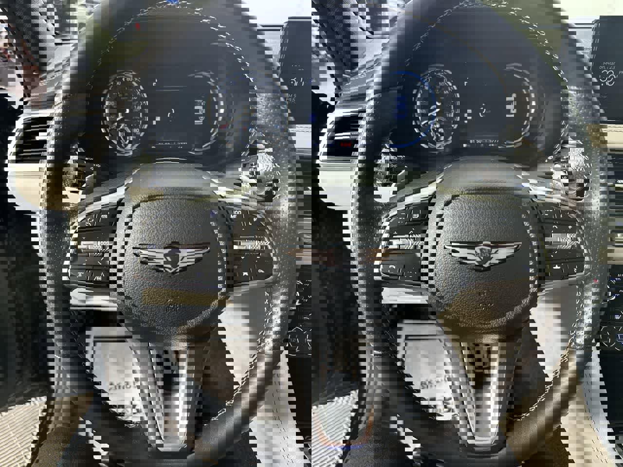 Used 2025 Genesis G70 2.5T image 14