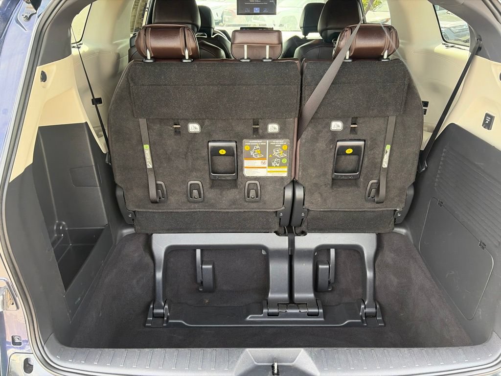 Used 2023 Toyota Sienna Platinum AWD/4WD image 21
