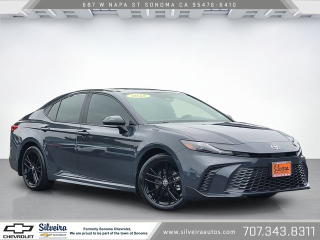 Used 2025 Toyota Camry SE FWD image 1