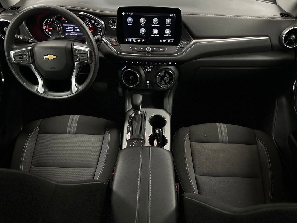 Used 2025 Chevrolet Blazer LT image 3