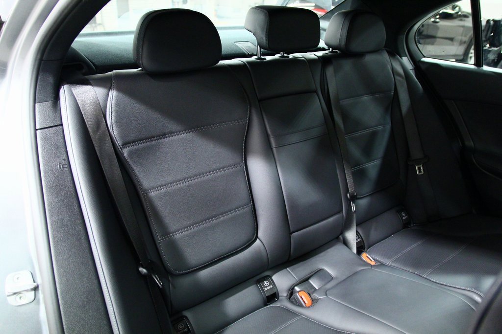 Used 2025 Mercedes-Benz C 300 4MATIC Sedan image 25