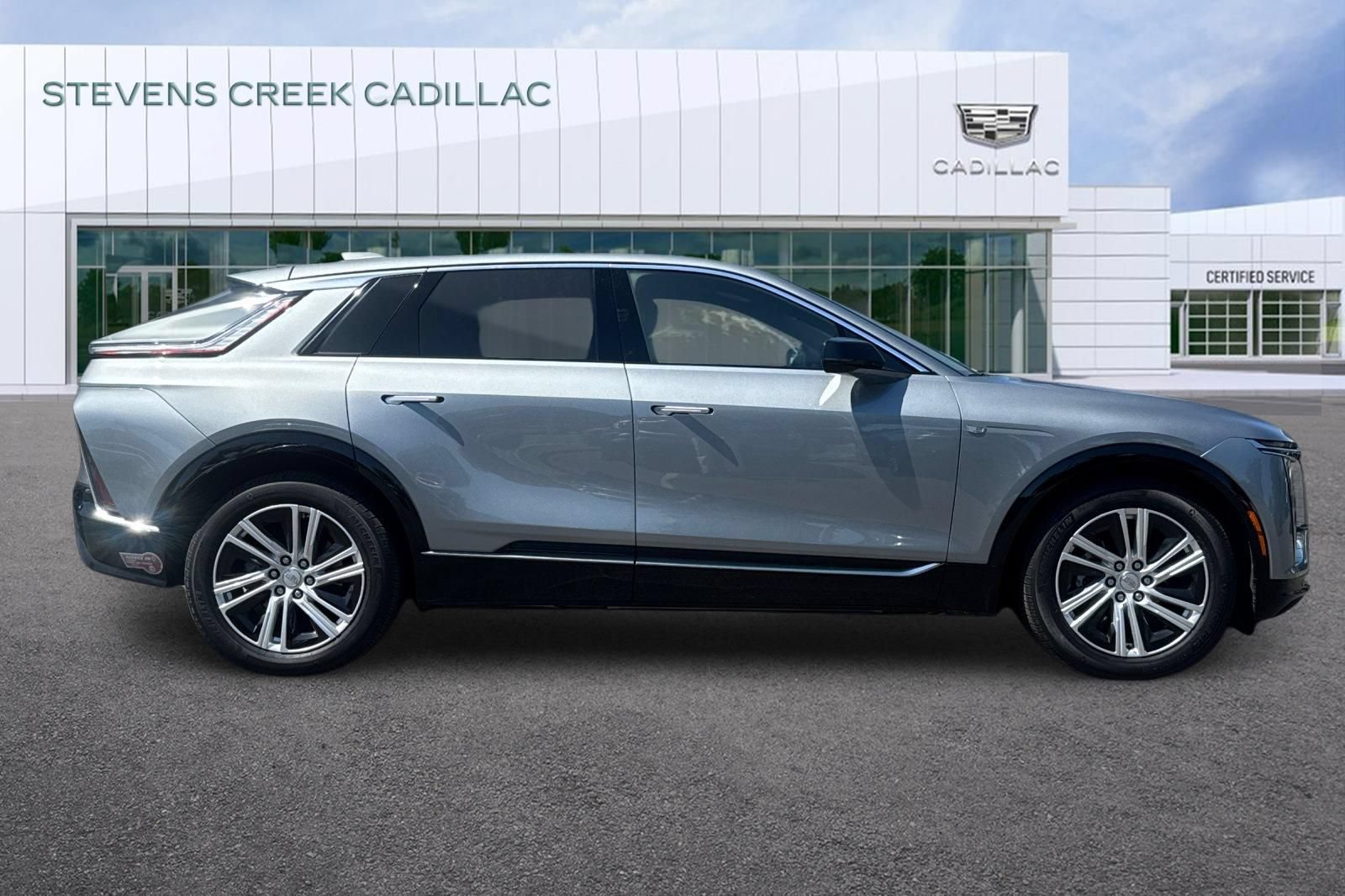 Certified 2024 Cadillac Lyriq Tech RWD image 2