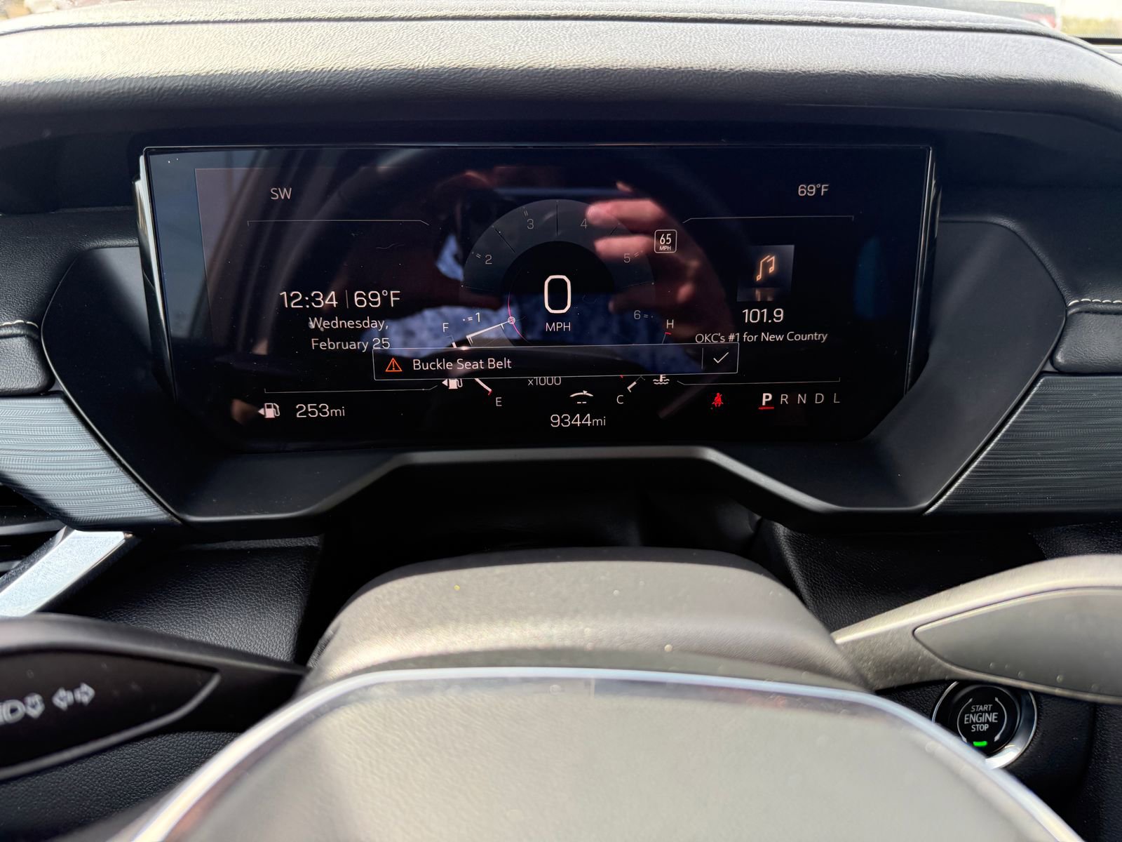 Used 2025 GMC Acadia Elevation image 13