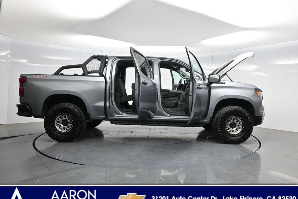 Used 2025 Chevrolet Silverado 1500 Custom Trail Boss w/ LPO, Dark Essentials Package AWD/4WD image 3