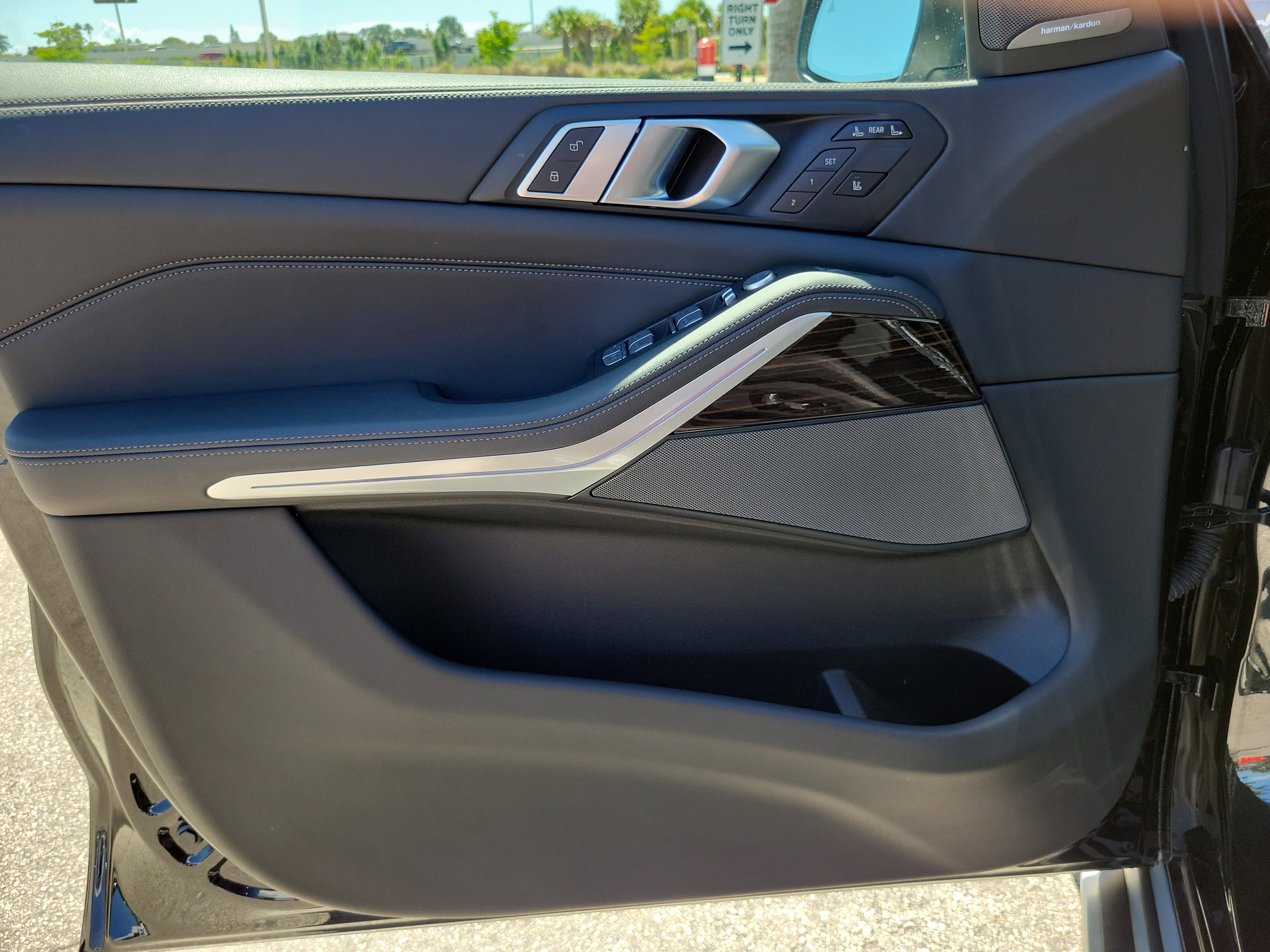 Used 2024 BMW X7 xDrive40i image 25