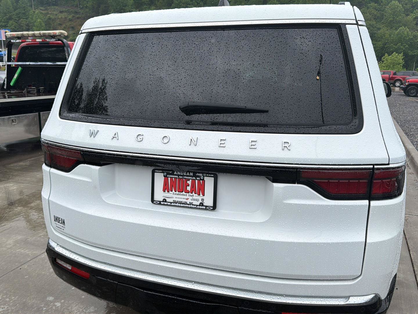 Used 2024 Jeep Wagoneer 4WD w/ Premium Group I image 4