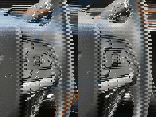 Certified 2024 Cadillac Escalade Premium Luxury image 16