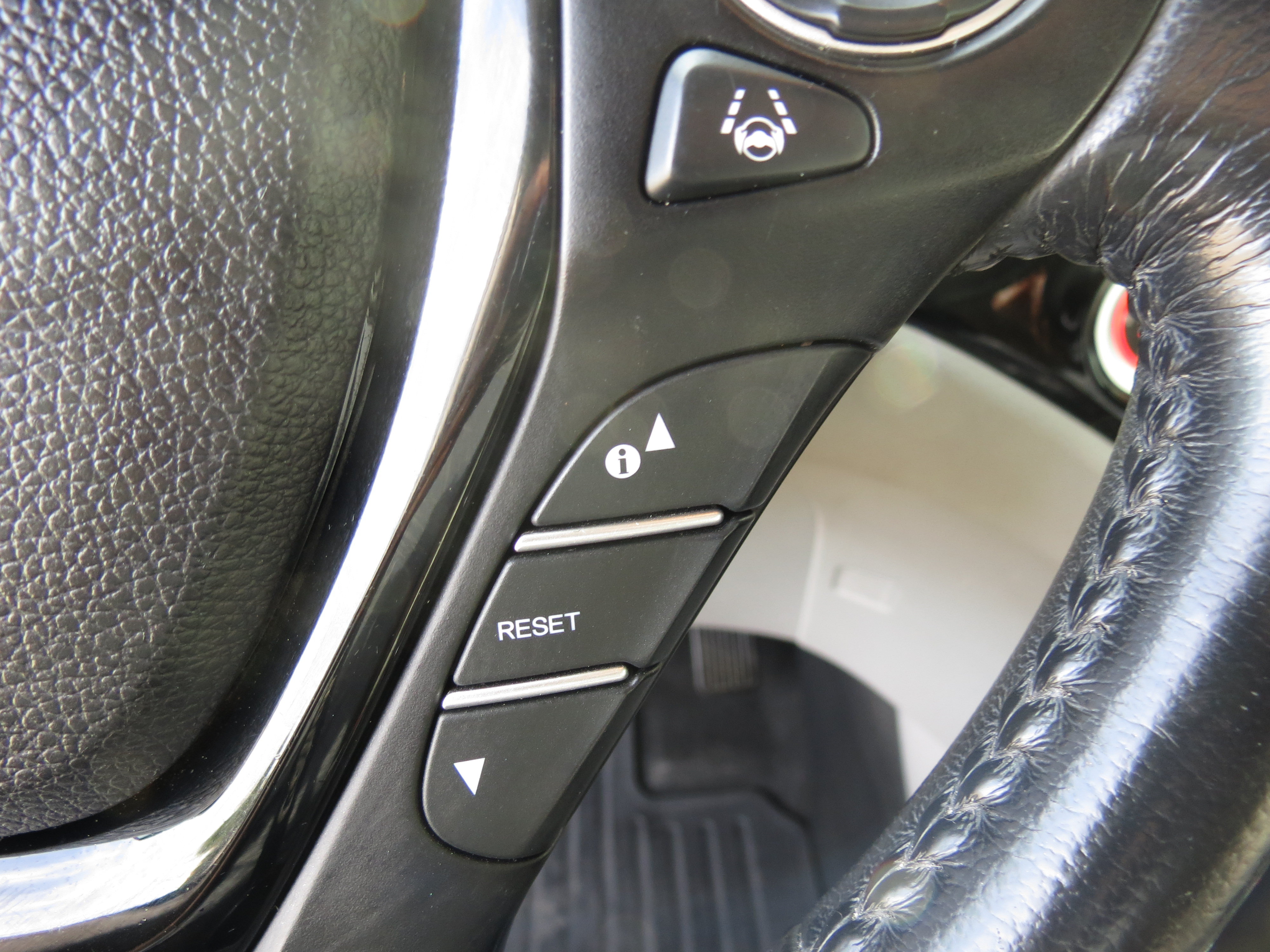 Used 2016 Honda Pilot Touring image 17