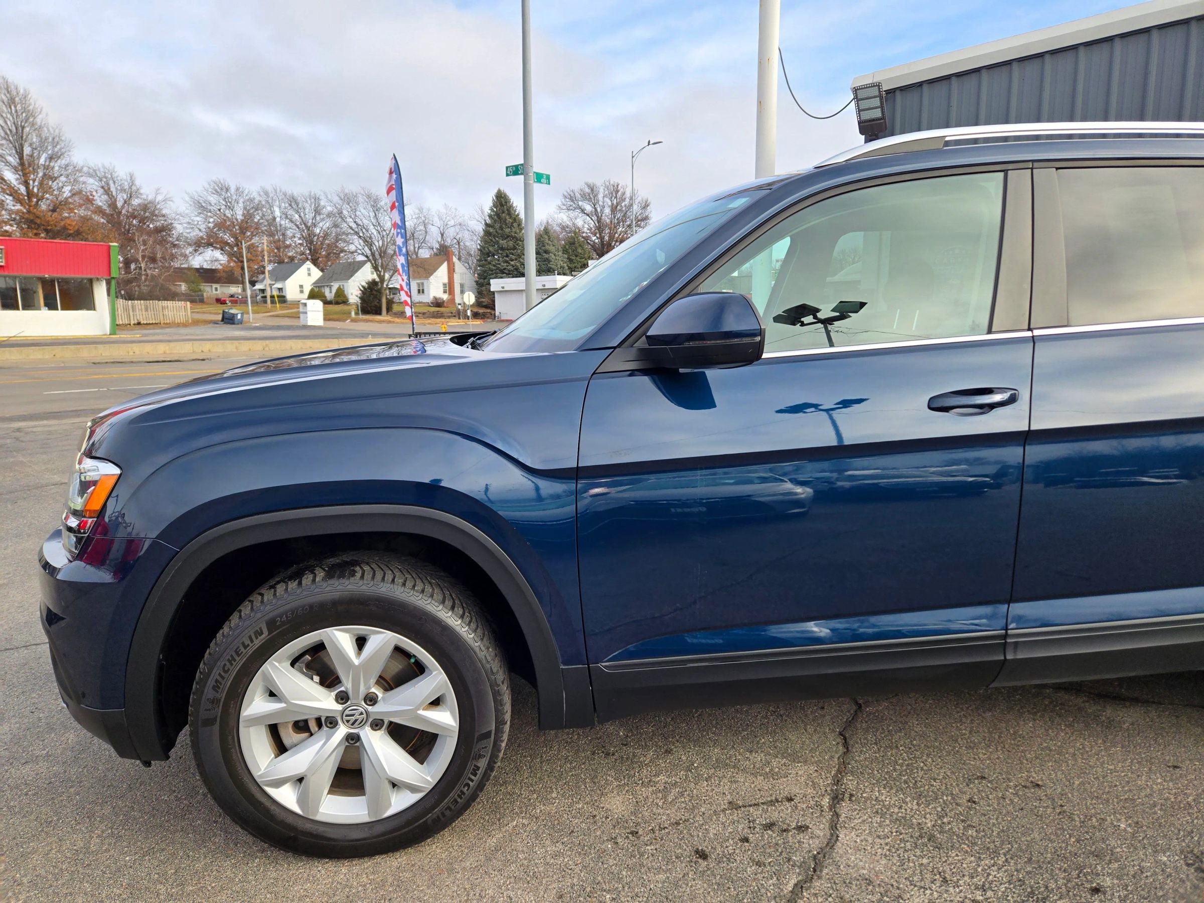 Used 2018 Volkswagen Atlas SE AWD/4WD image 2