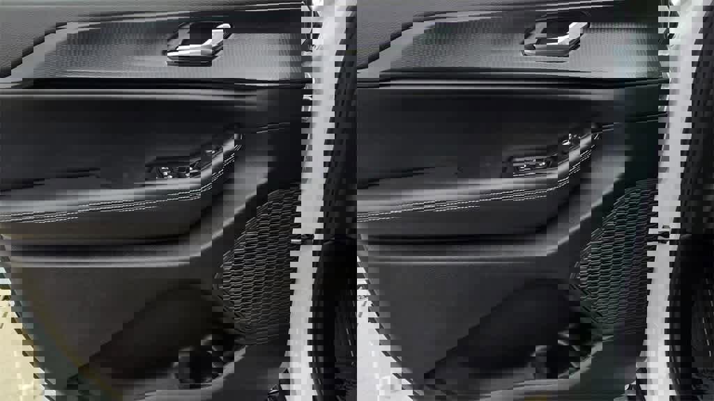 New 2025 Jeep Grand Cherokee Altitude image 16