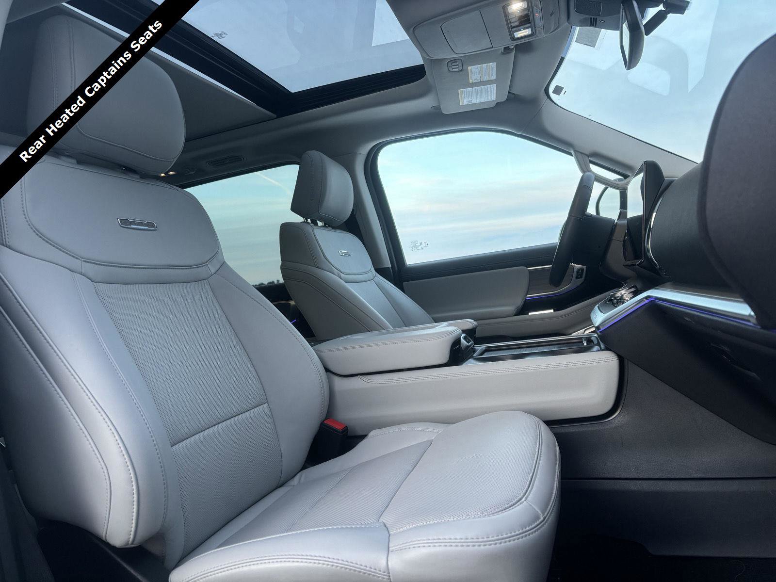 Used 2025 Ford Expedition Platinum image 5