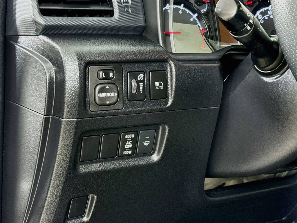 Certified 2022 Toyota 4Runner SR5 AWD/4WD image 12