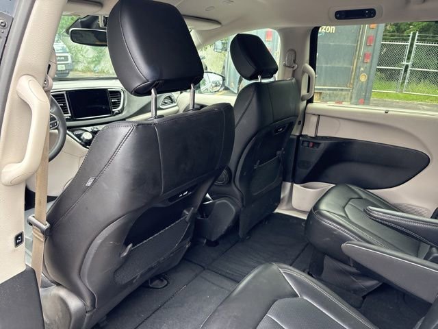 Used 2024 Chrysler Pacifica Touring-L image 17