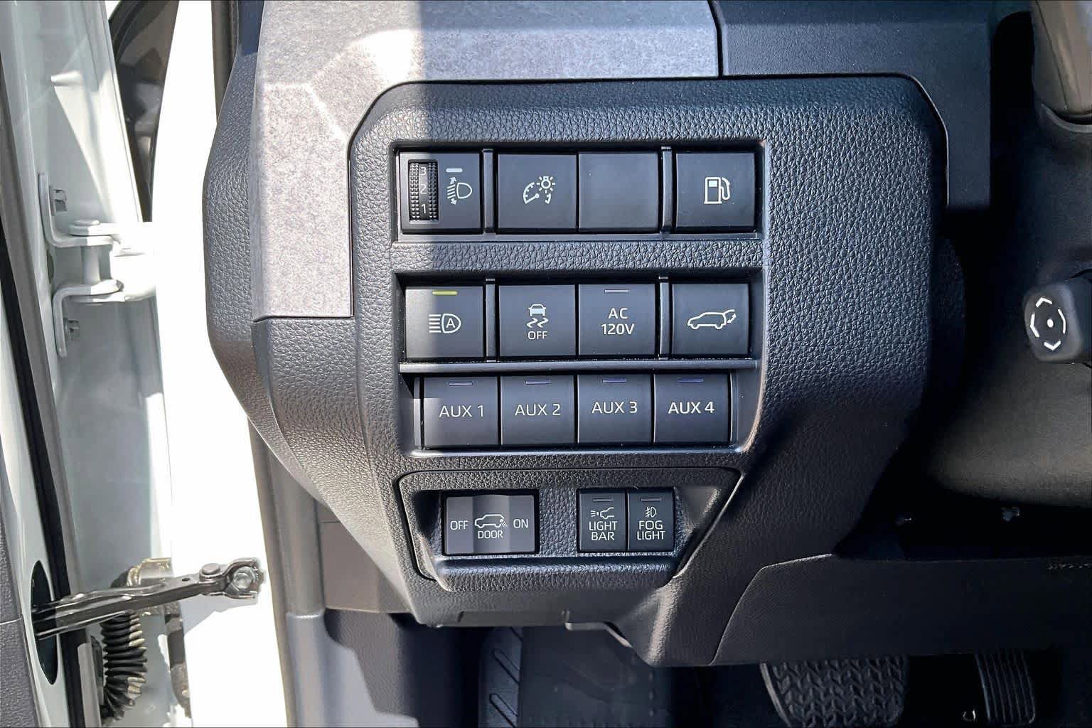 Used 2025 Toyota 4Runner Trailhunter AWD/4WD image 30