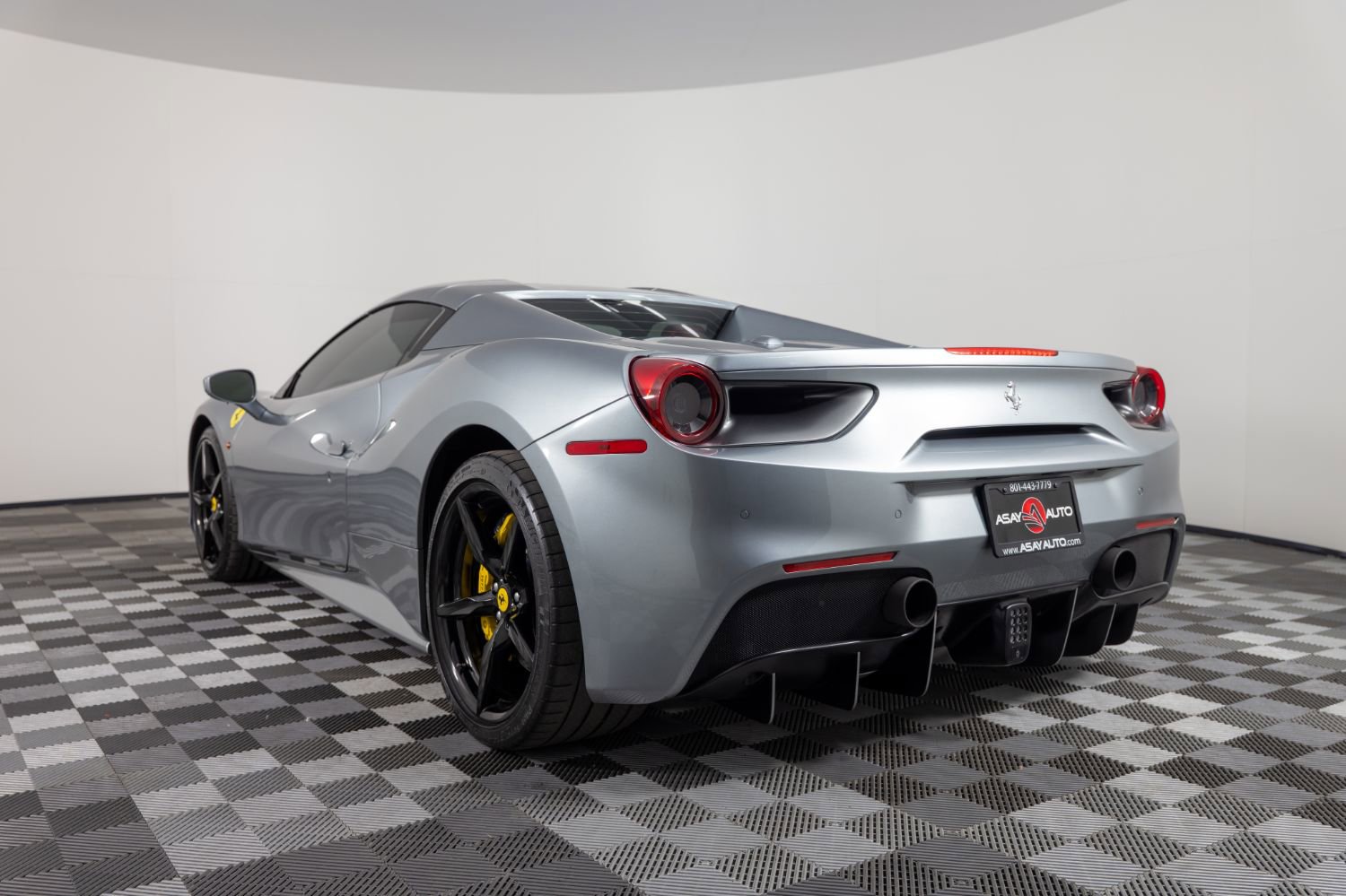 Used 2019 Ferrari 488 Spider image 5