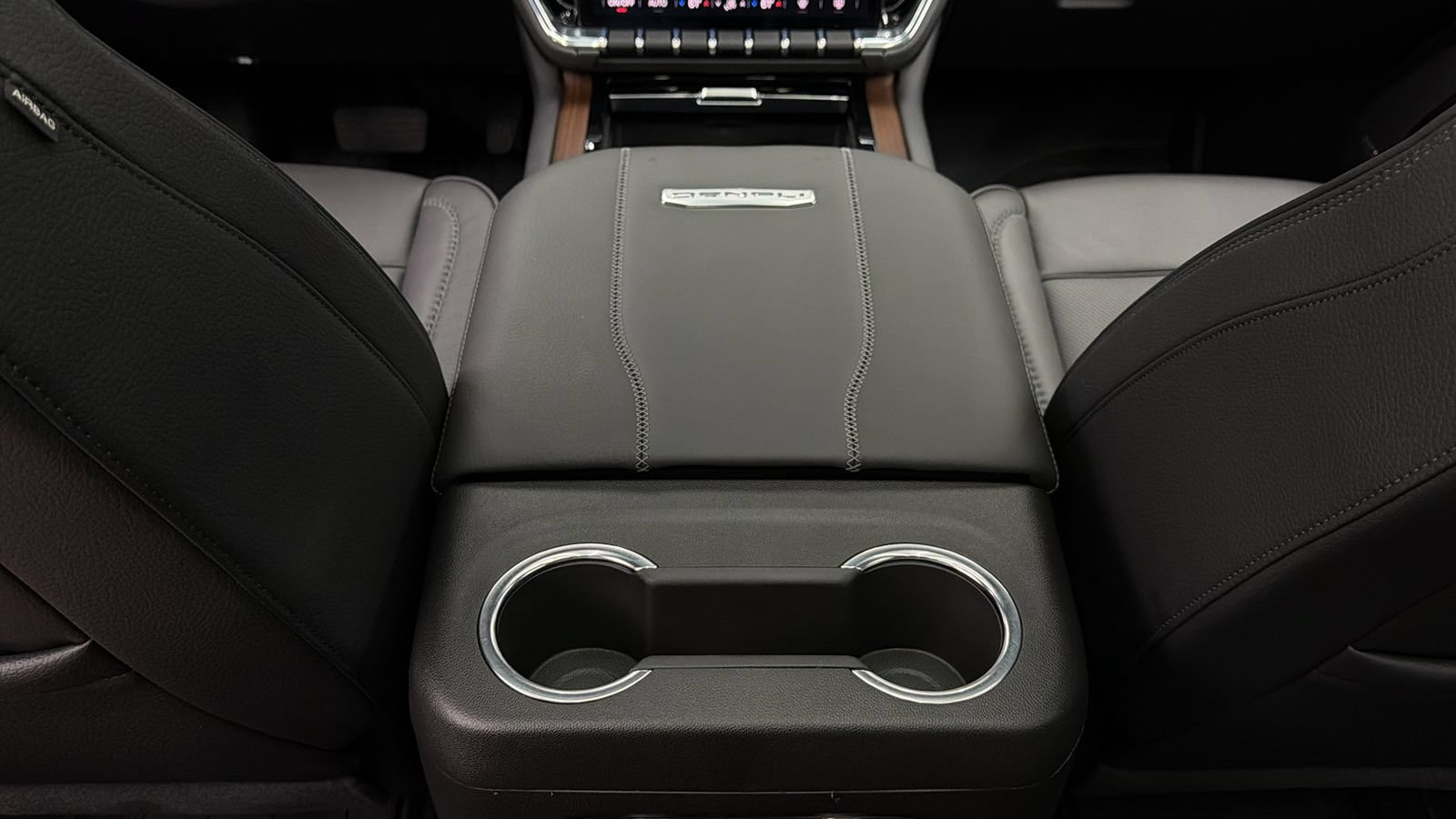 Used 2026 GMC Yukon XL Denali w/ Sun & Power Step Package AWD/4WD image 35