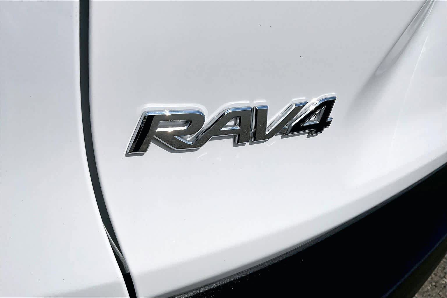 Used 2024 Toyota RAV4 XLE AWD/4WD image 30