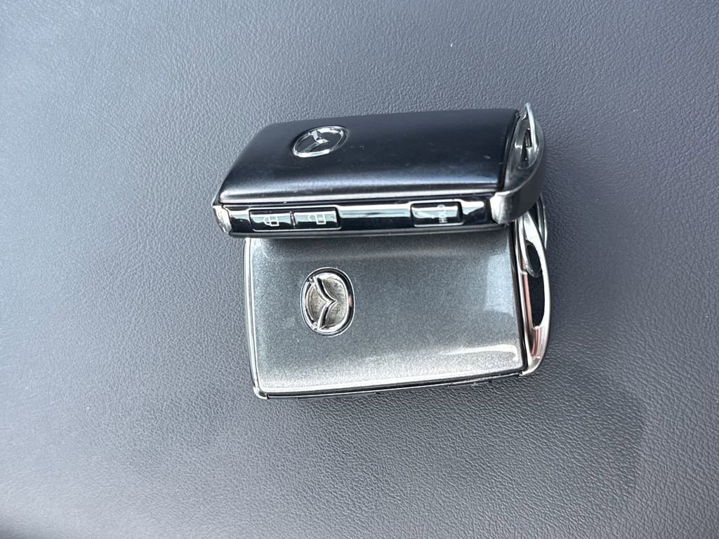 Used 2021 MAZDA MAZDA3 Hatchback w/Premium Plus Pkg image 29