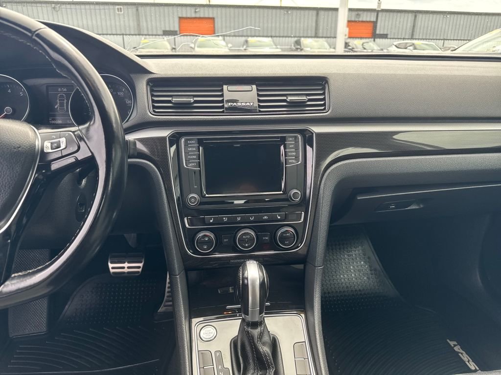 Used 2018 Volkswagen Passat 3.6 image 21