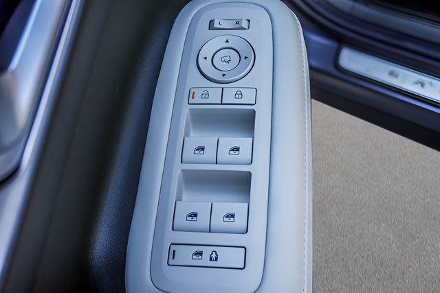 Certified 2025 Hyundai Santa Fe Calligraphy FWD image 46