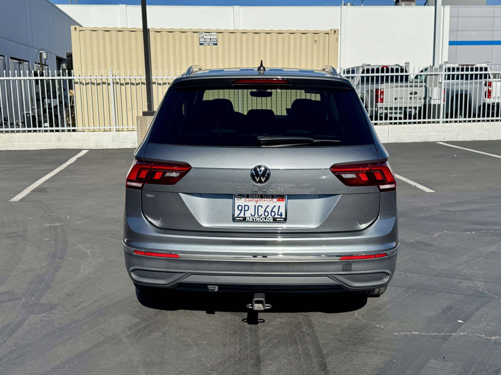 Used 2024 Volkswagen Tiguan SE w/ Panoramic Sunroof Package image 6
