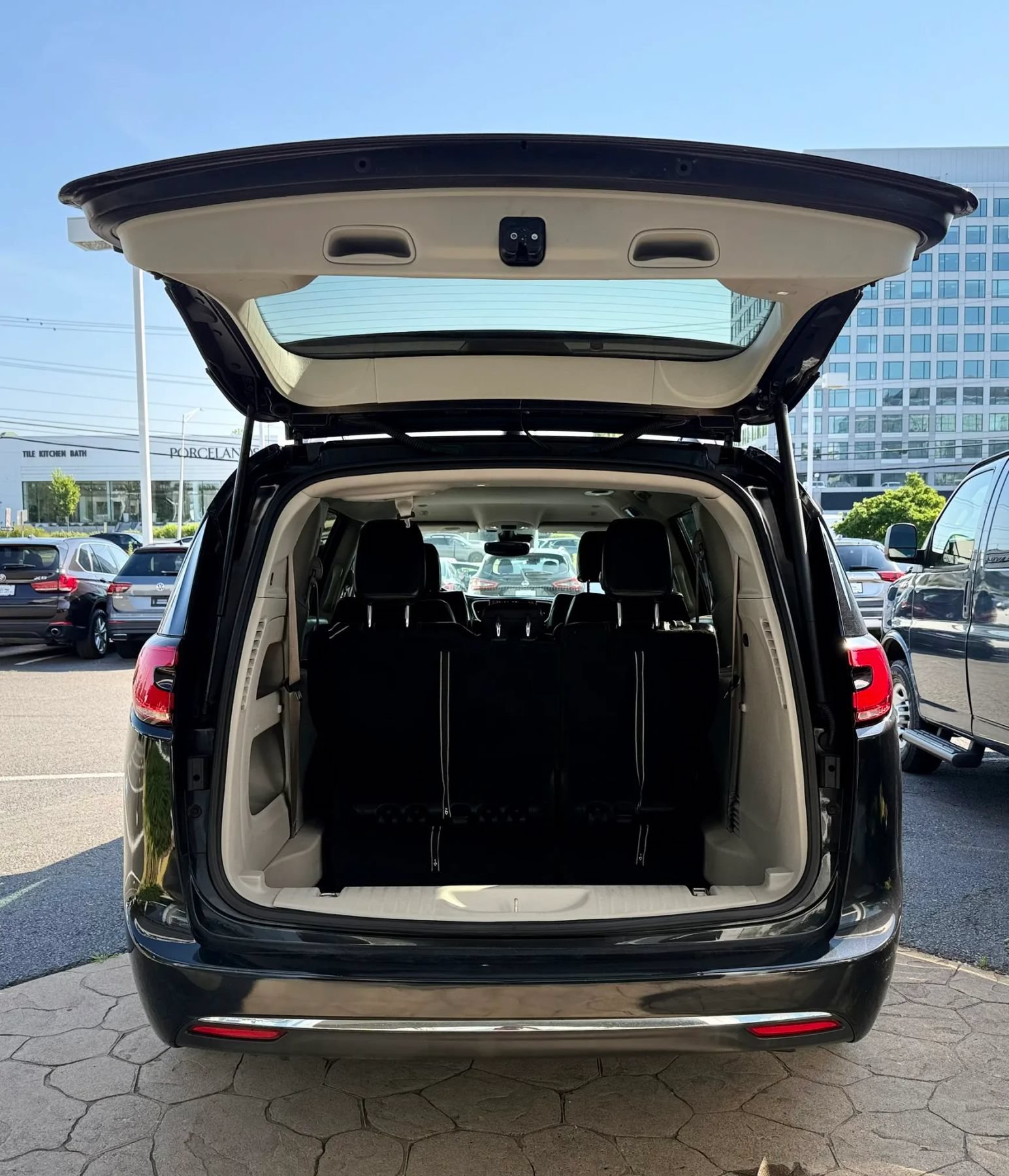 Used 2022 Chrysler Pacifica Touring-L FWD image 44