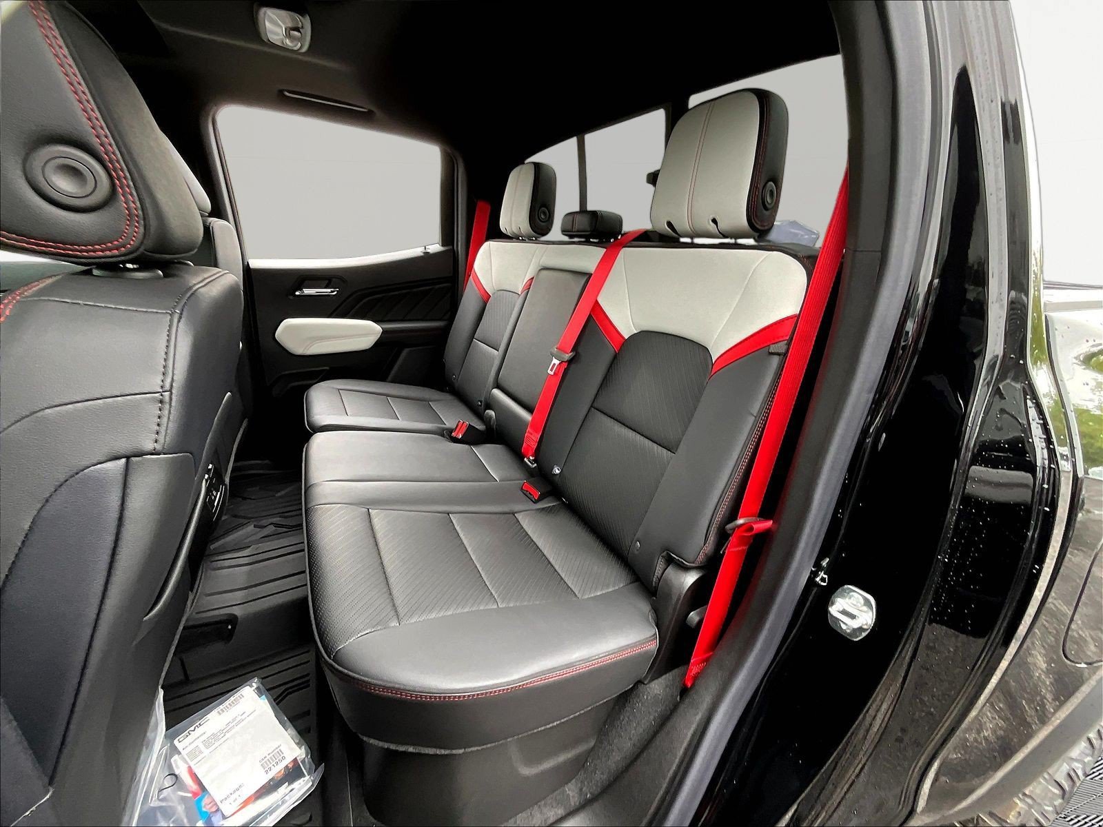 New 2026 GMC Canyon AT4X w/ LPO, Black Badging Package AWD/4WD image 18