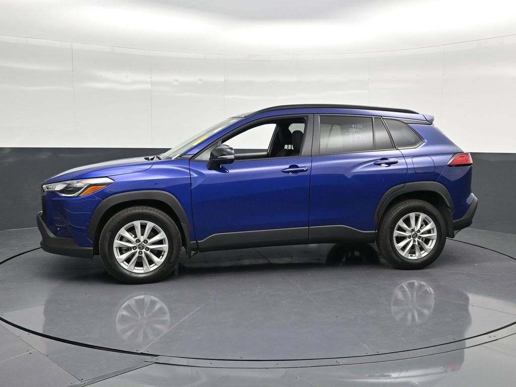 Used 2025 Toyota Corolla Cross LE image 7