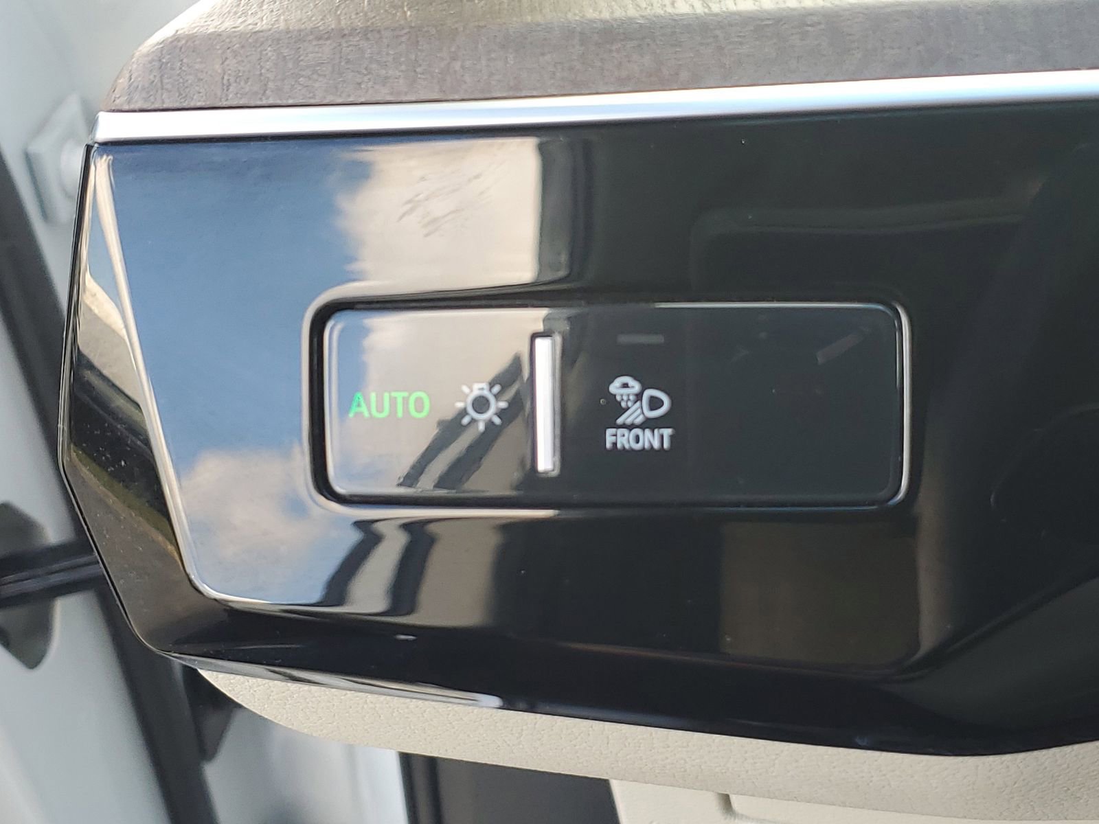 Used 2024 Audi Q8 e-tron Premium Plus w/ Premium Plus Package AWD/4WD image 24
