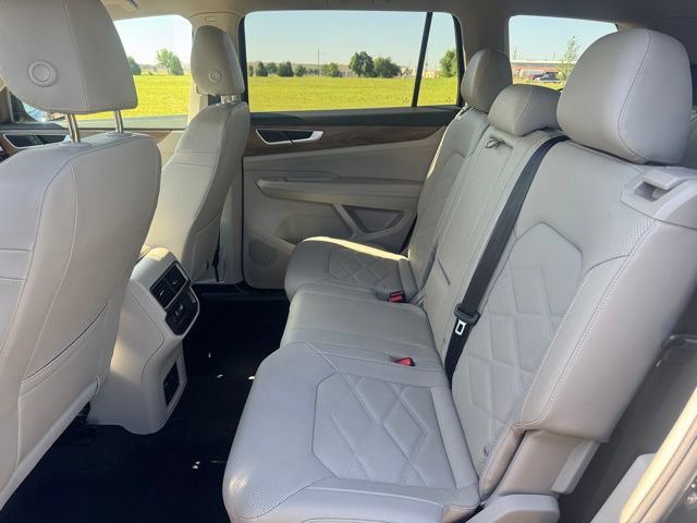 Used 2025 Volkswagen Atlas SE FWD image 12