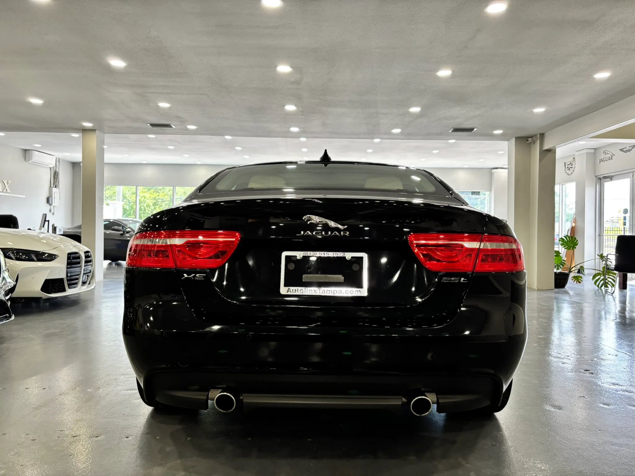 Used 2017 Jaguar XE Premium image 6