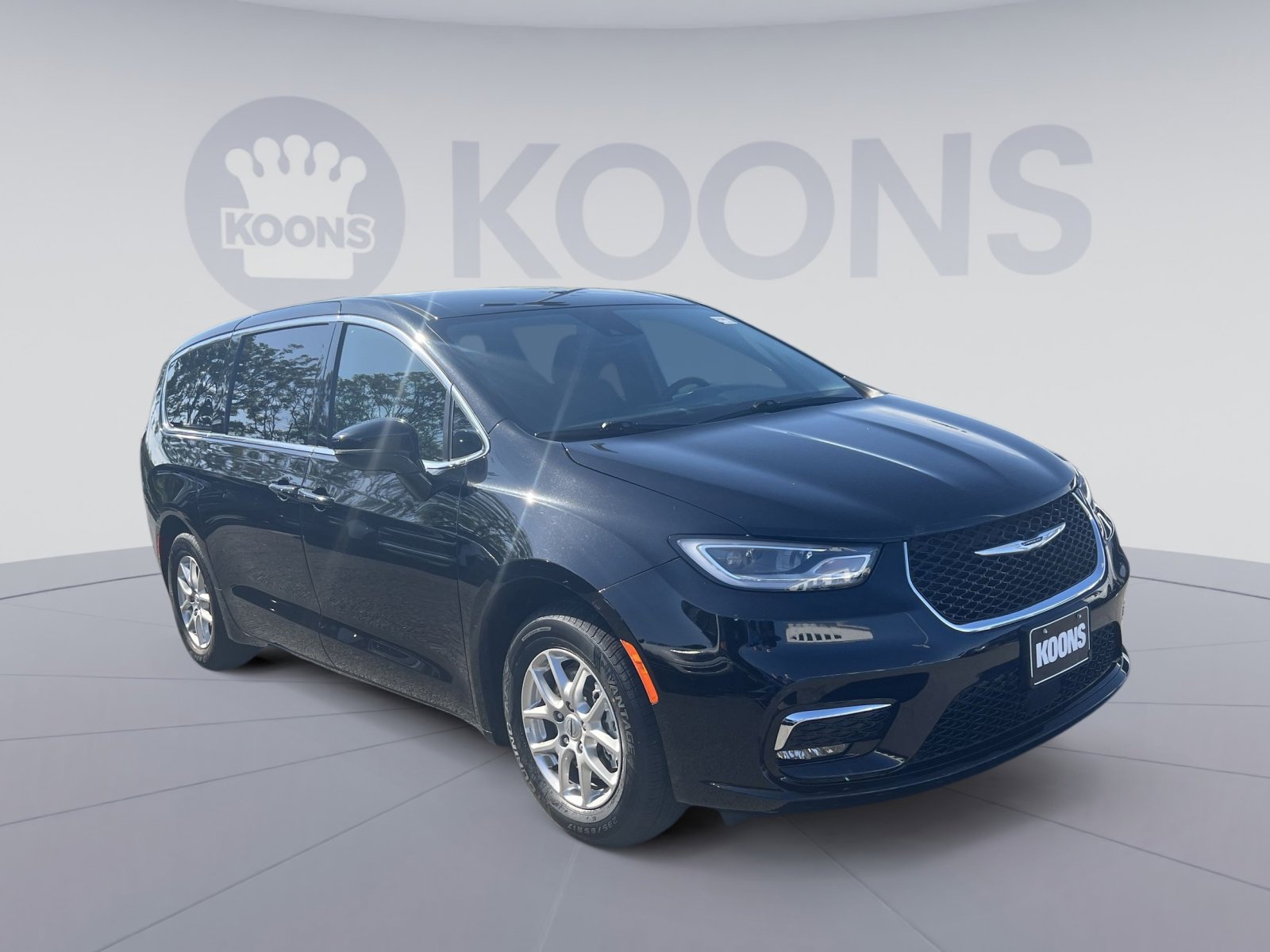 Used 2025 Chrysler Pacifica Select FWD image 18