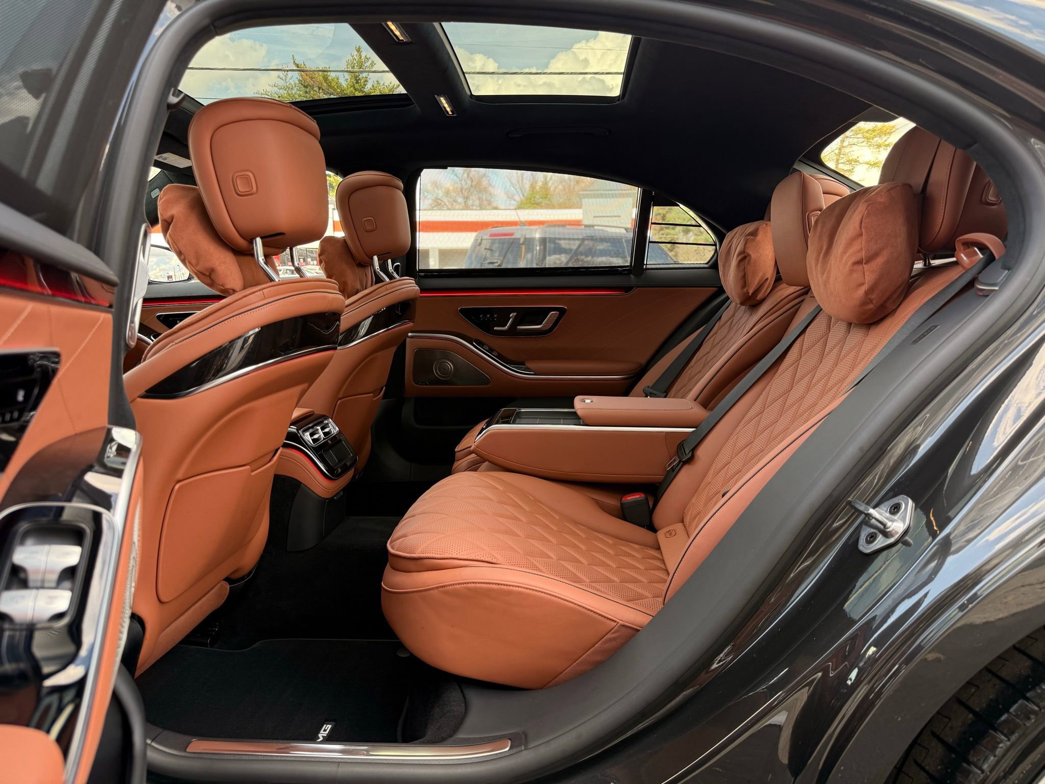 Used 2022 Mercedes-Benz S 580 4MATIC Sedan w/ AMG Line Package image 40