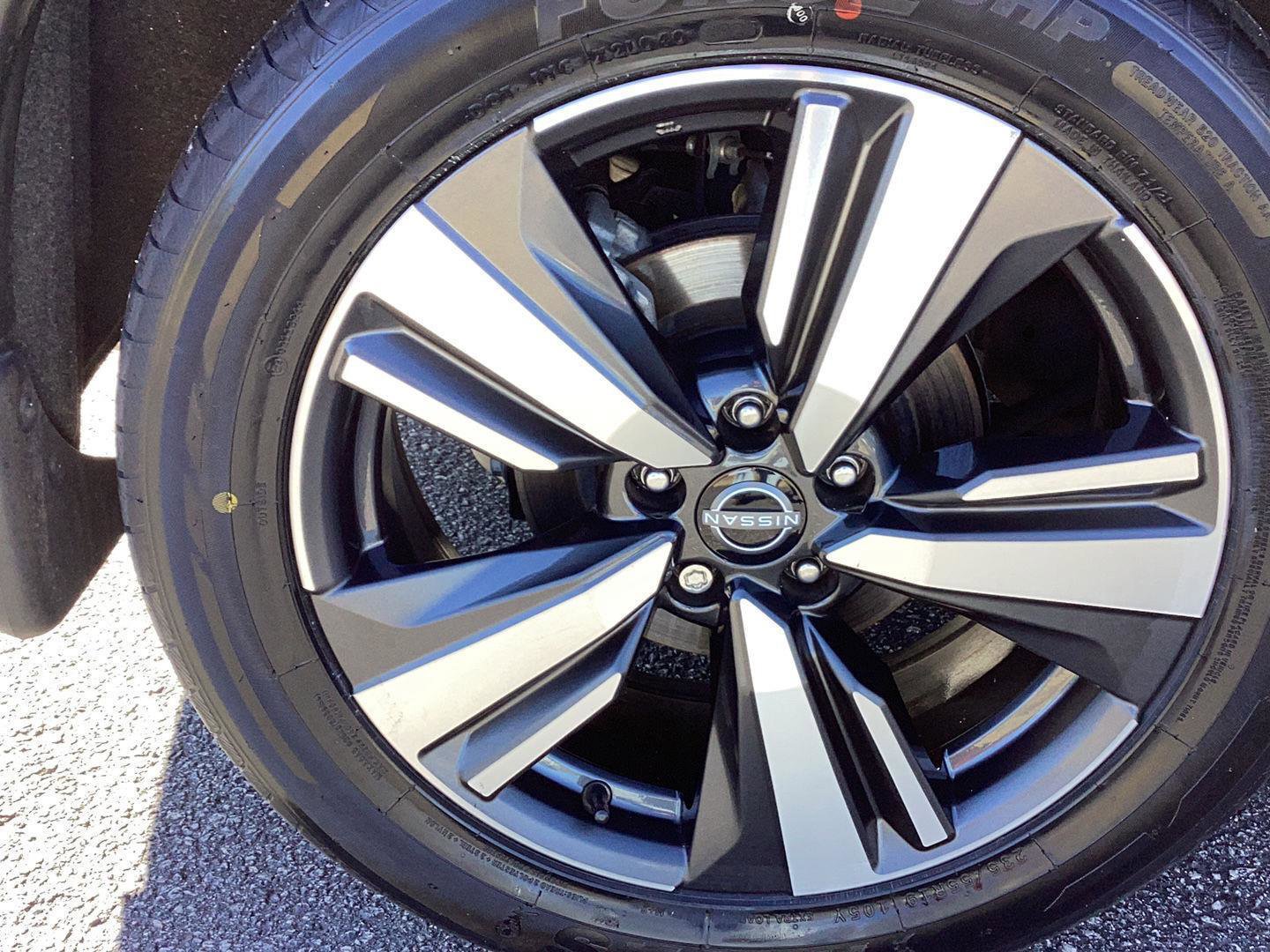 Used 2023 Nissan Rogue Platinum image 10