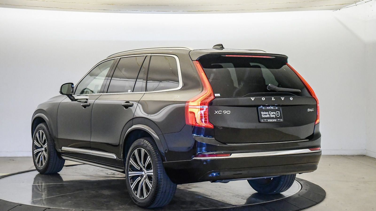 Certified 2024 Volvo XC90 B6 Plus w/ Protection Package Premier AWD/4WD image 2
