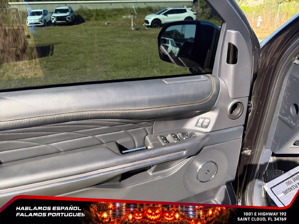 Used 2024 Ford Expedition Platinum RWD image 13