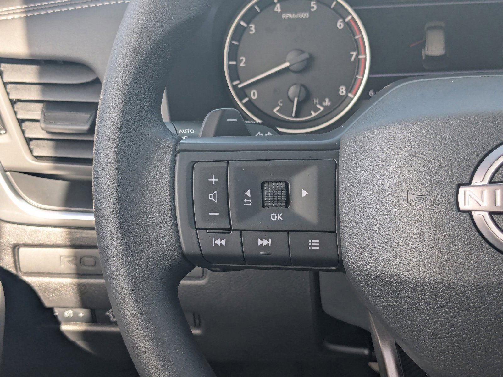 New 2026 Nissan Rogue S image 24