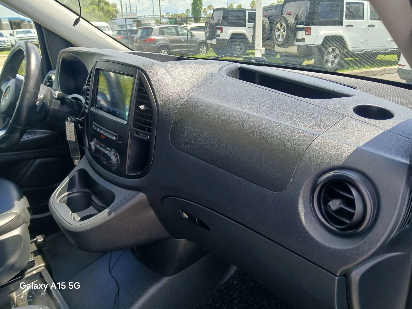 Used 2017 Mercedes-Benz Metris Passenger image 18