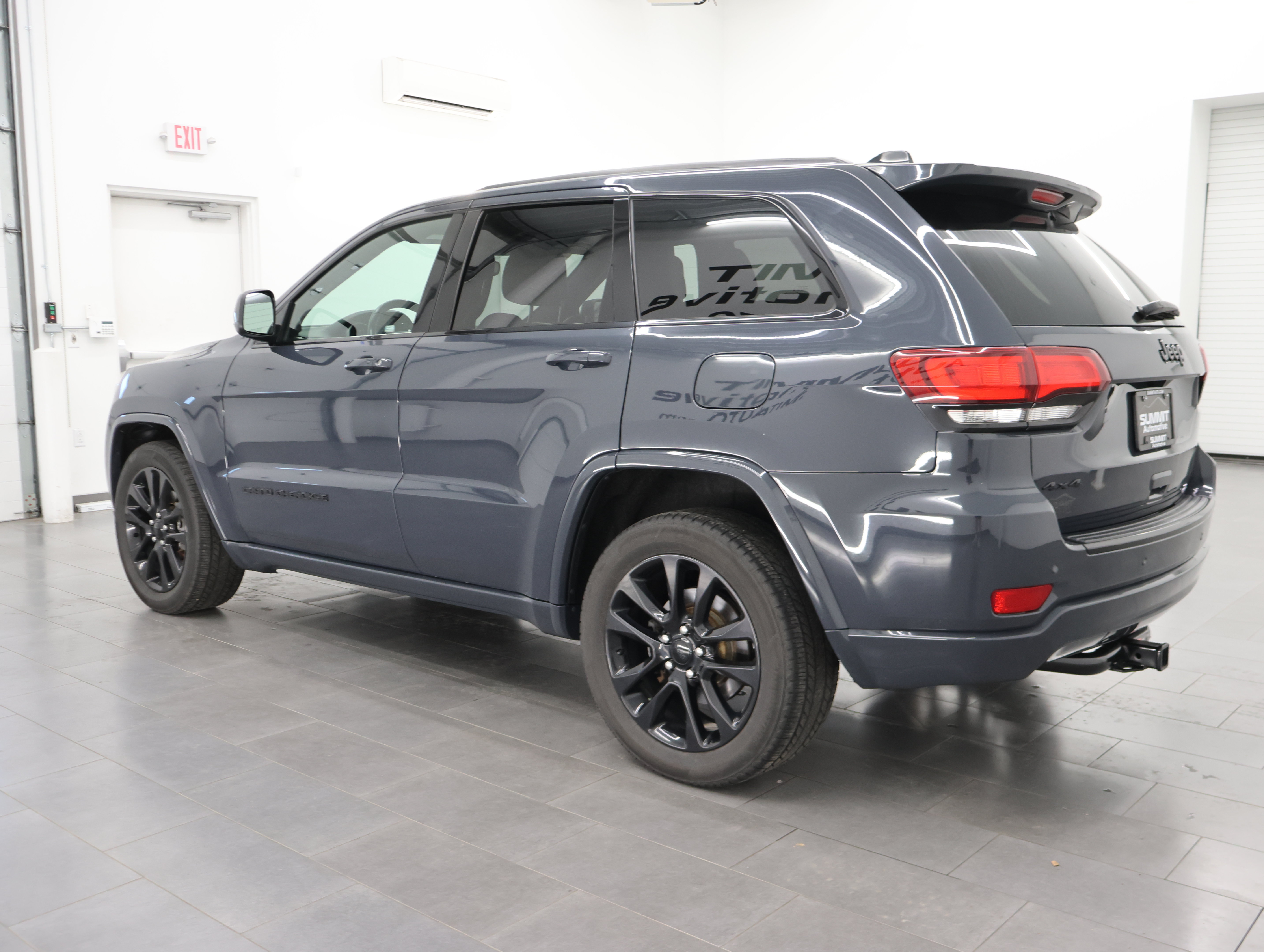 Used 2018 Jeep Grand Cherokee Altitude AWD/4WD image 5