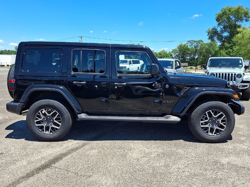 New 2026 Jeep Wrangler Unlimited Sahara w/ Safety Group AWD/4WD image 9